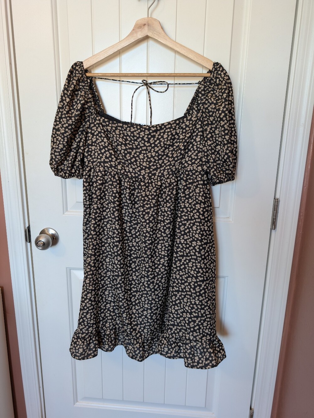 Dress Forum Floral Peplum Sleeve Babydoll Mini Dress Small Beige/Black